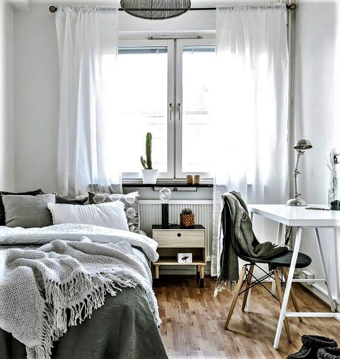 curtain rod on the wall
