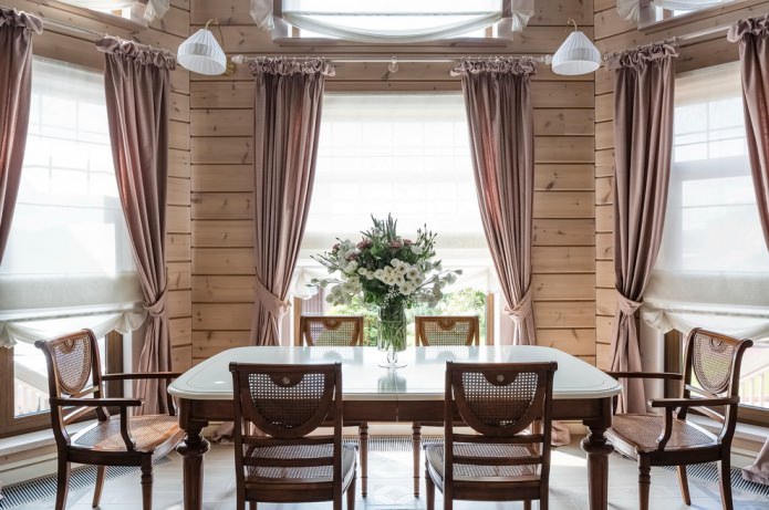 dining room decoration with curtains in the house