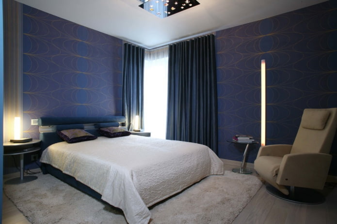 blue wallpaper in the bedroom