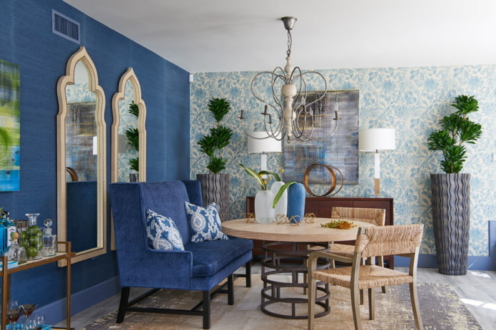 combination of plain and patterned wallpapers
