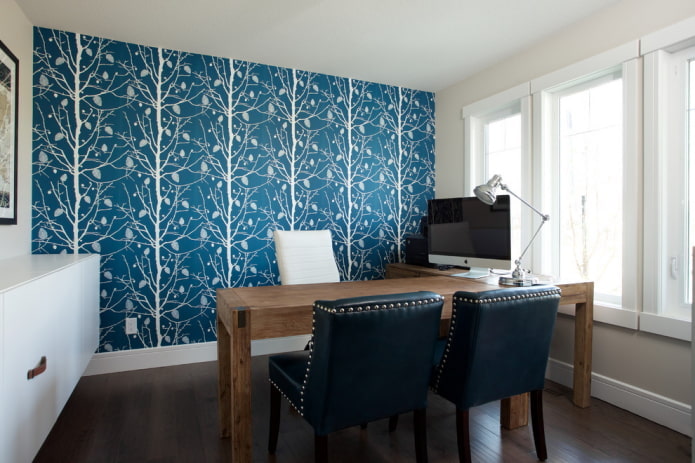 office with wallpaper in blue tones