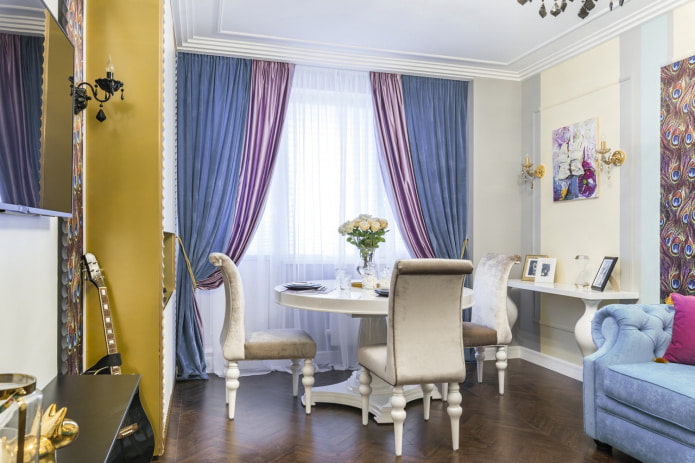 Two-color curtains