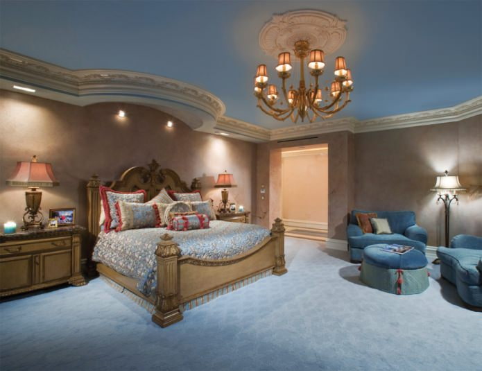 Floor in tone with blue ceiling