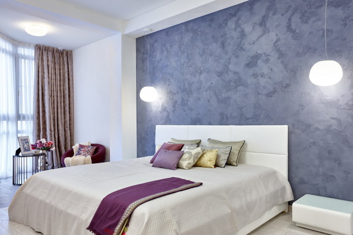 Decorative plaster at the headboard