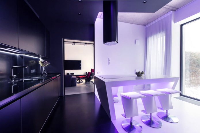 lilac tulle in the interior in the hi-tech style