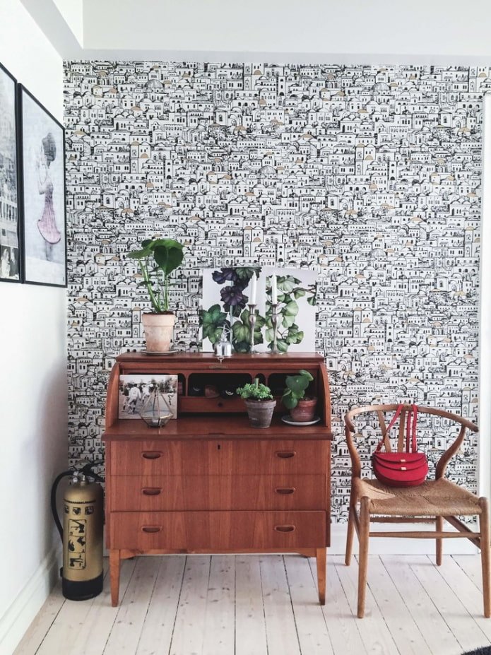 Chest of drawers on legs