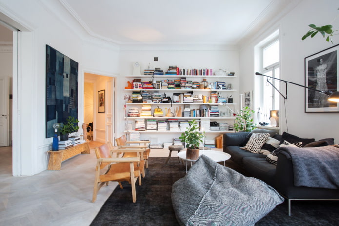 Library in a Scandinavian room