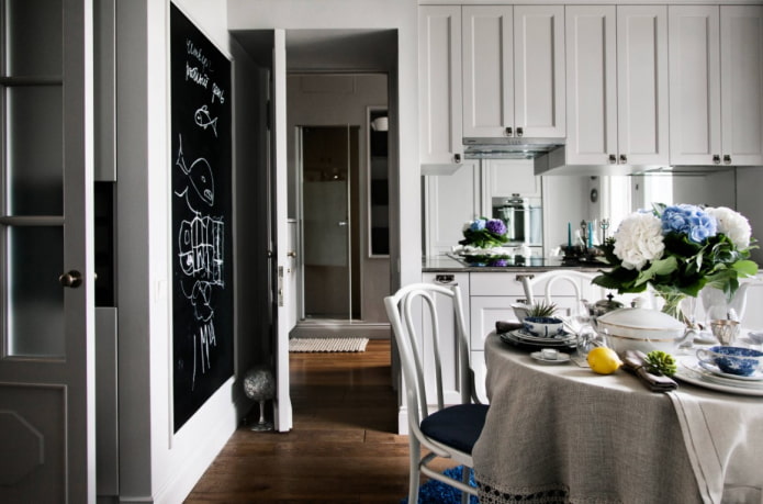 tablecloth for a classic kitchen