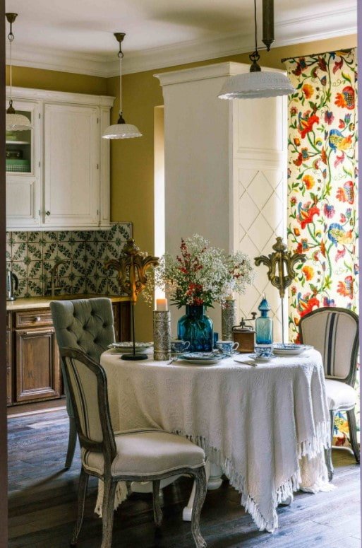 retro style tablecloth