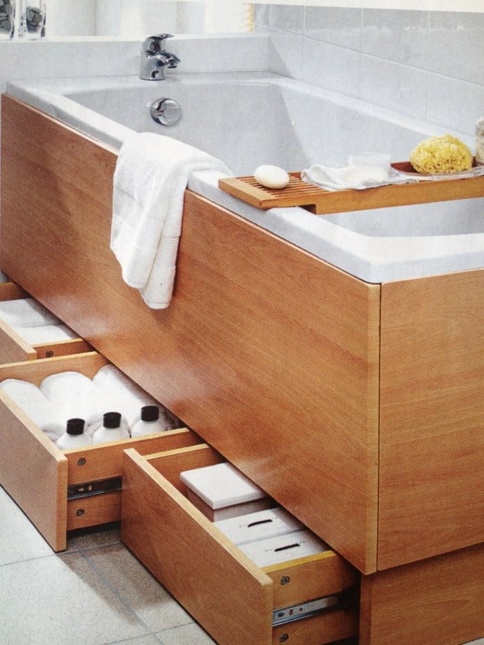 Pull-out drawers under the bathtub