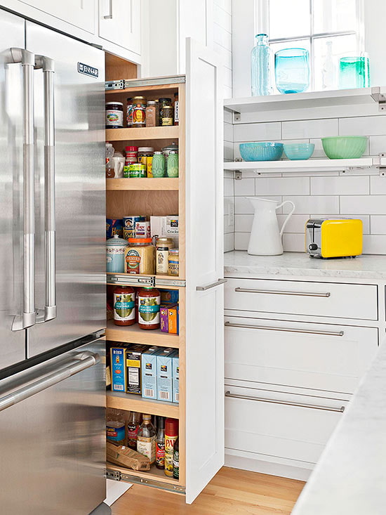 Narrow pull-out drawer