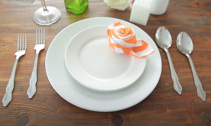 rose-shaped napkin