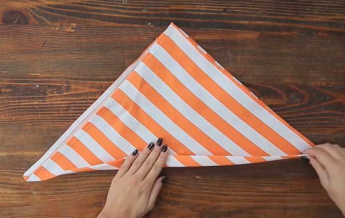 fold the napkin