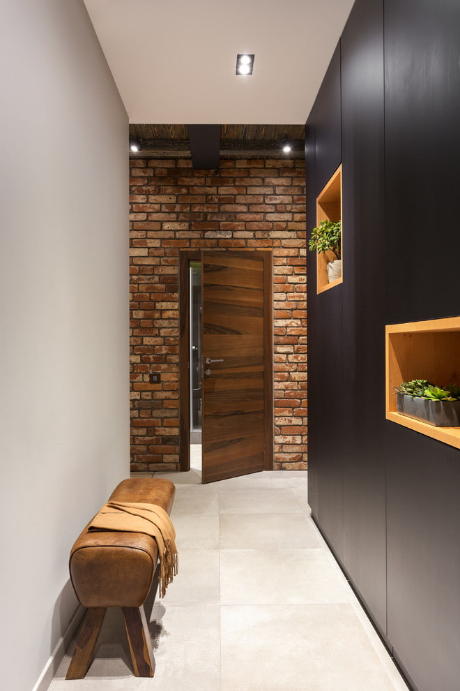 dark doors and light floor in the interior