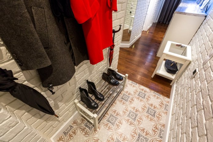 laminate with tiles in the hallway
