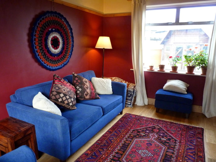 living room red with blue