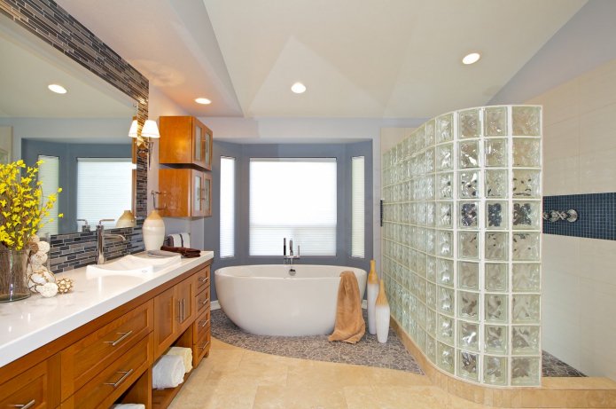 shower cabin made of glass blocks
