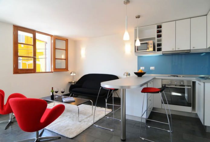 Dividing the kitchen and living room with a bar counter