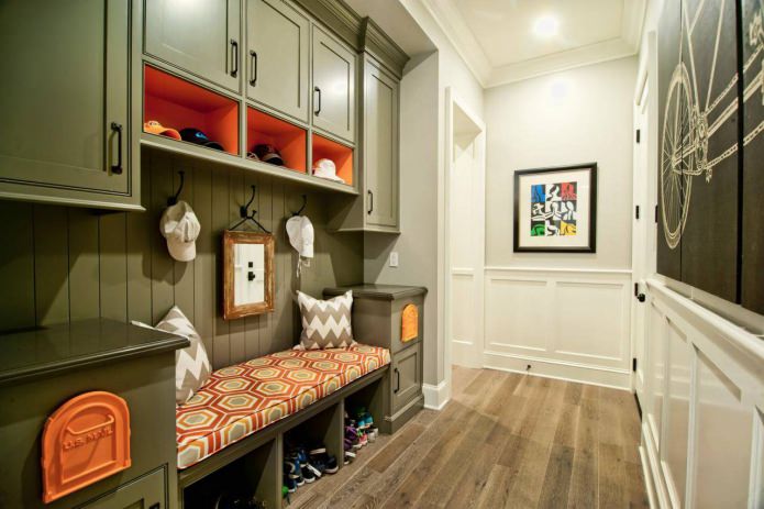 laminate in the interior of the hallway