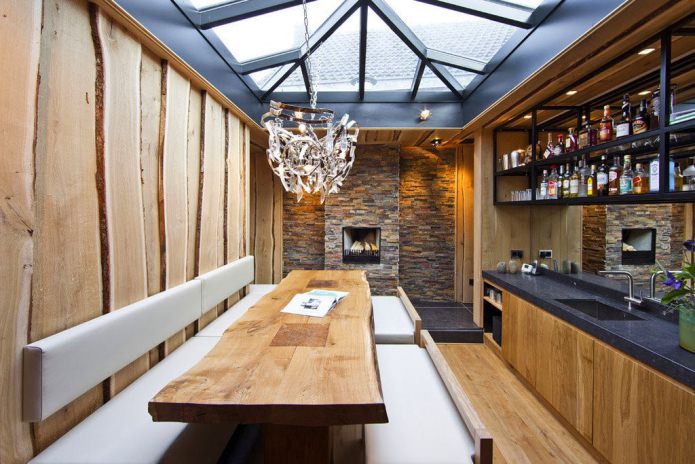 Stone and wood in the kitchen
