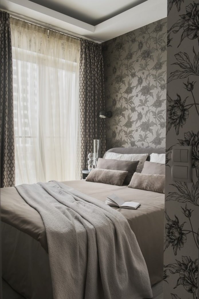 wallpaper with a pattern in the bedroom