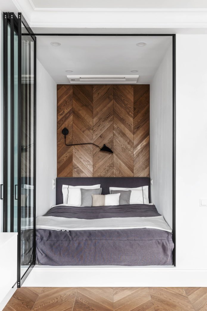 accent wall behind the bed