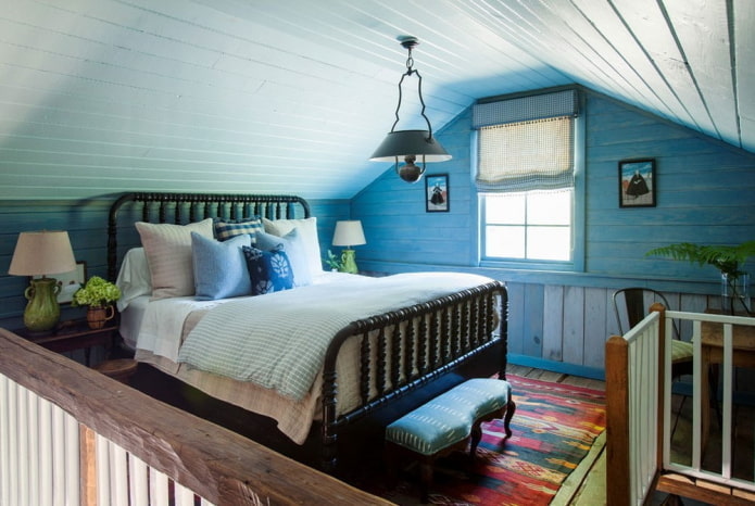 small bedroom with a table