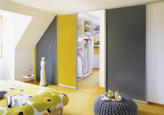 dressing room zoning in the attic bedroom interior