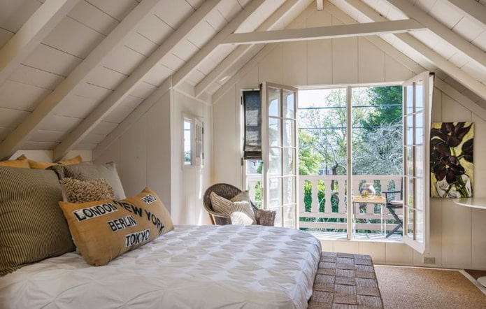 layout of an attic bedroom with a balcony
