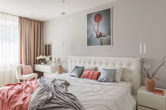 curtains and decor in the bedroom in a Khrushchev building