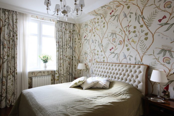 pillows to match the color of the wallpaper
