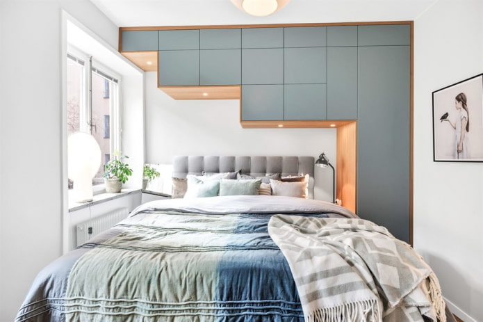 wardrobe along the bed