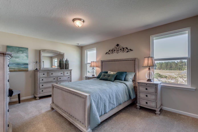 chest of drawers in the bedroom