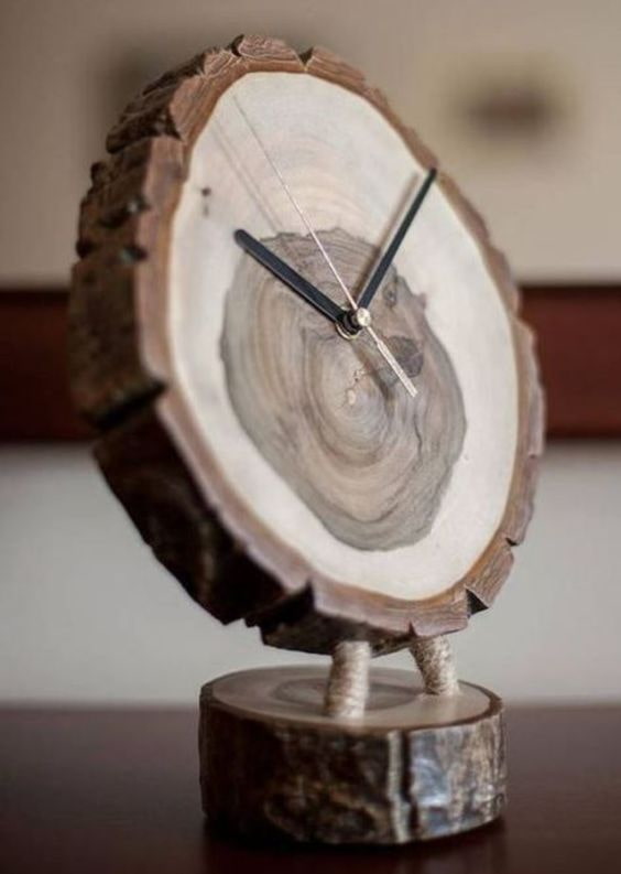 Table clock from saw cut wood