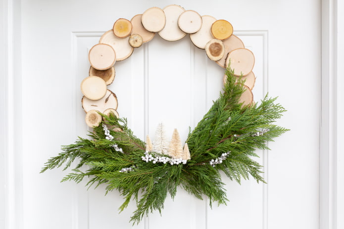 Wreath of saw cuts
