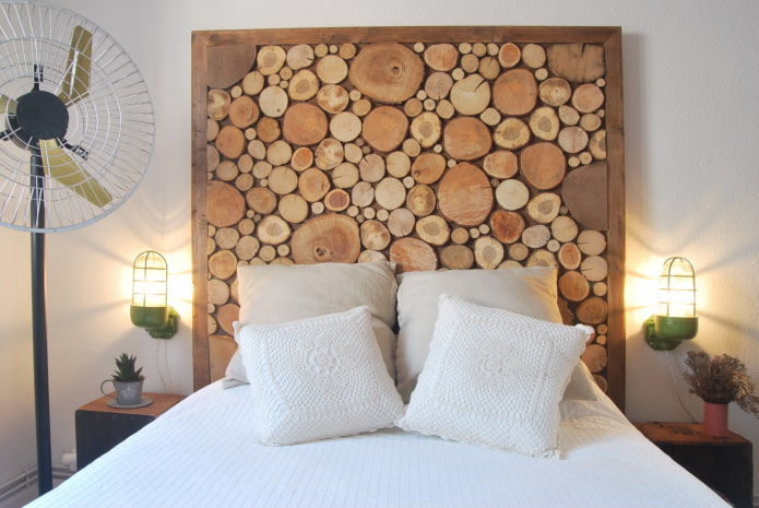 Saw cuts above the bed