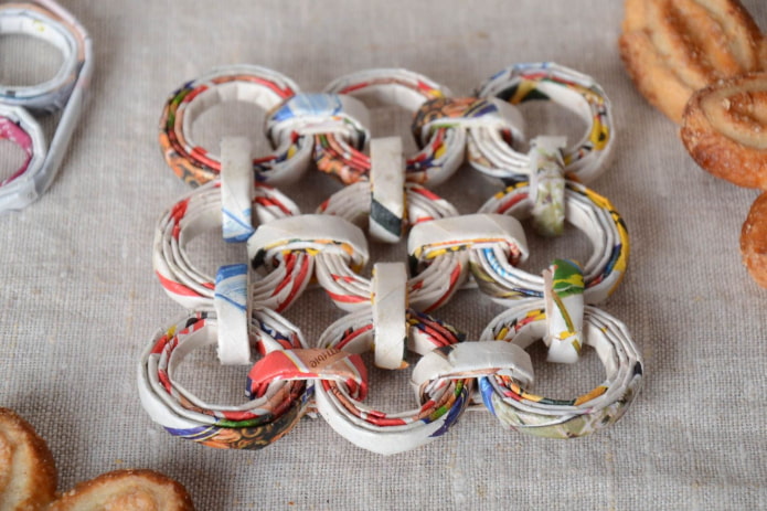 magazine tube square stand