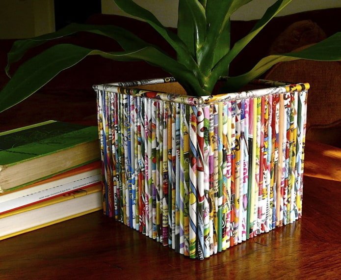 rectangular flowerpot made of magazine tubes