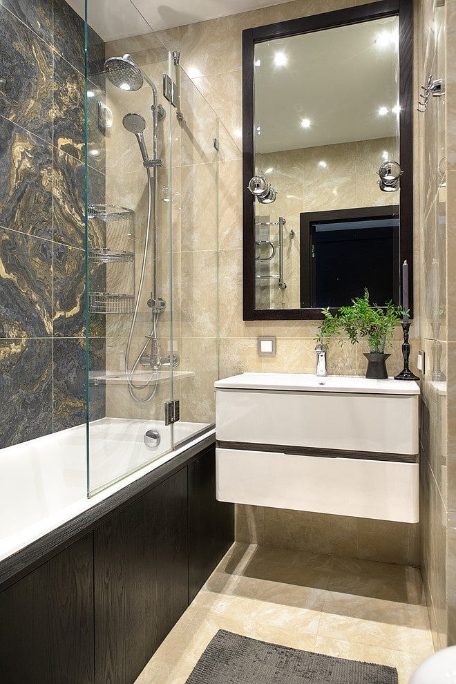 Glass screen in the bathroom