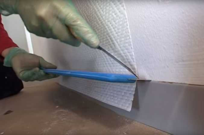 gluing glass fiber wallpaper