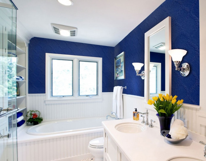 bathroom with blue fiberglass wallpaper finishing