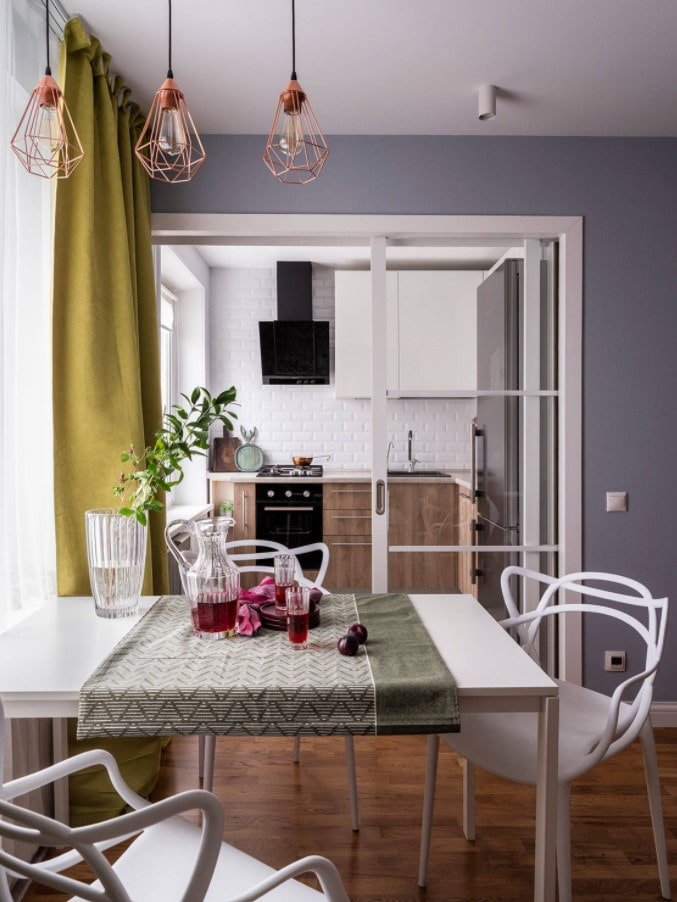 sliding glass doors to the kitchen