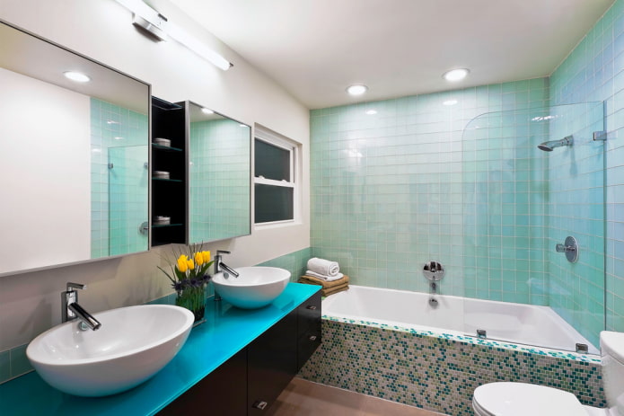 Square tile
