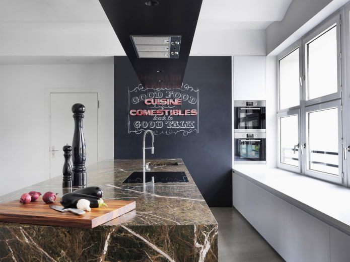 wall for drawing with chalk in the kitchen
