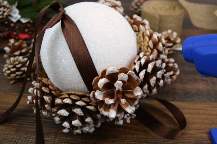 ball of pine cones