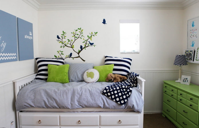 decor above the bed in the interior of the children's room