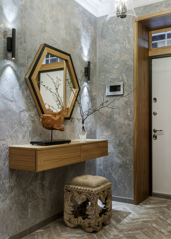decorative plaster on the walls in the hallway