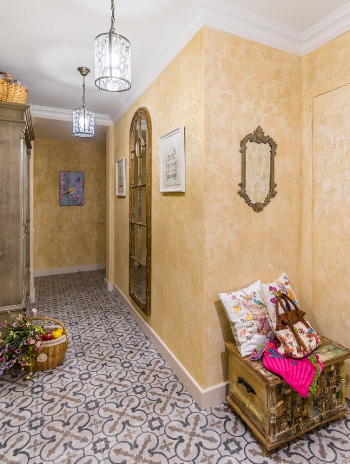 decorative plaster on the walls in the hallway
