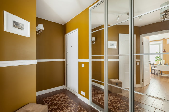 painted walls in the interior of the hallway