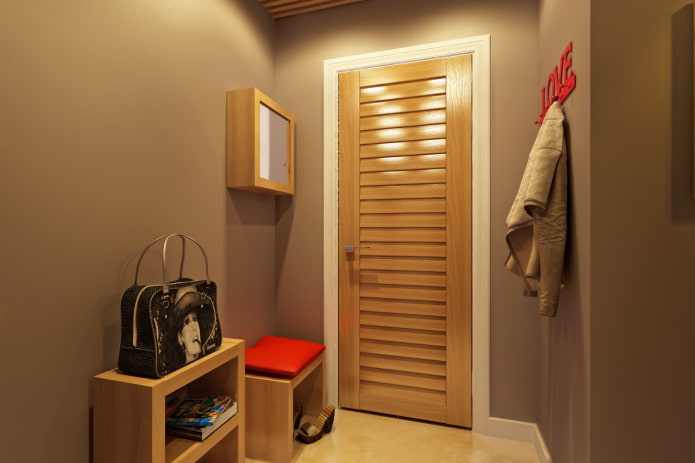 wall design in a small hallway